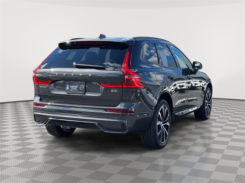 2025 Volvo XC60 B5 Plus photo 3