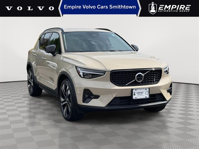 2025 Volvo XC40 B5 Plus Dark Theme SUV