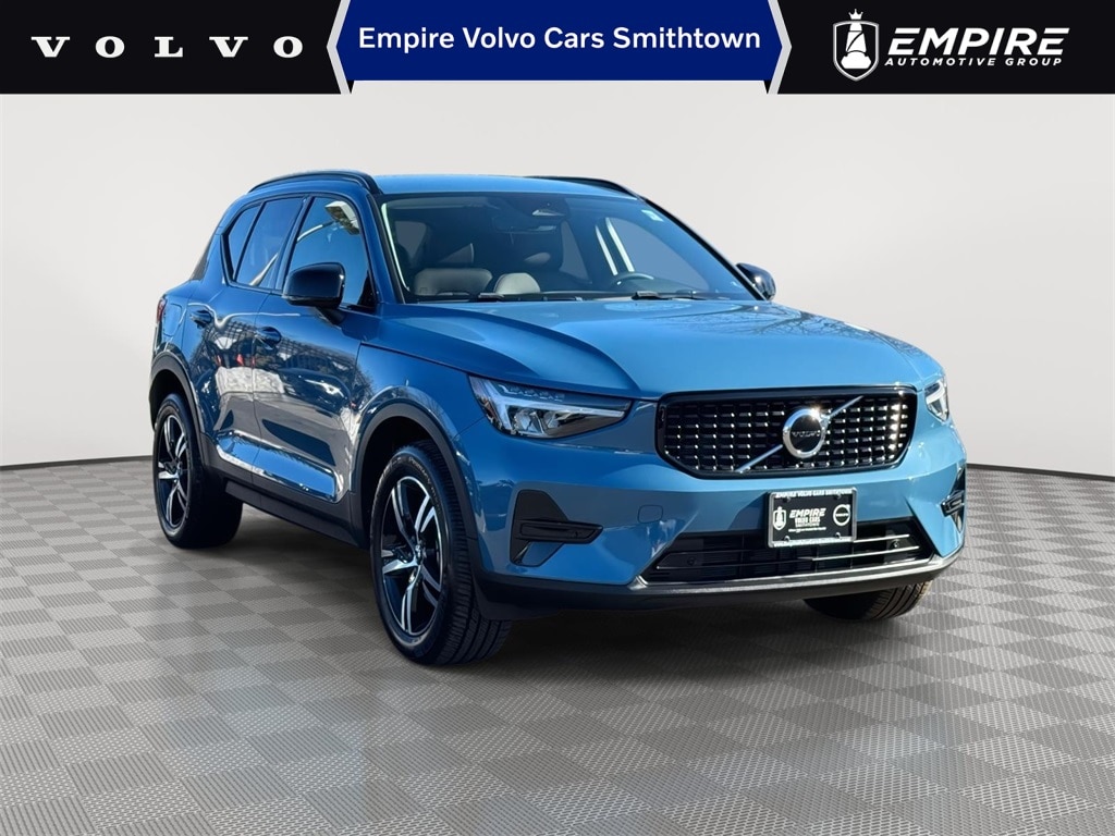 2024 Volvo XC40 Core's photo