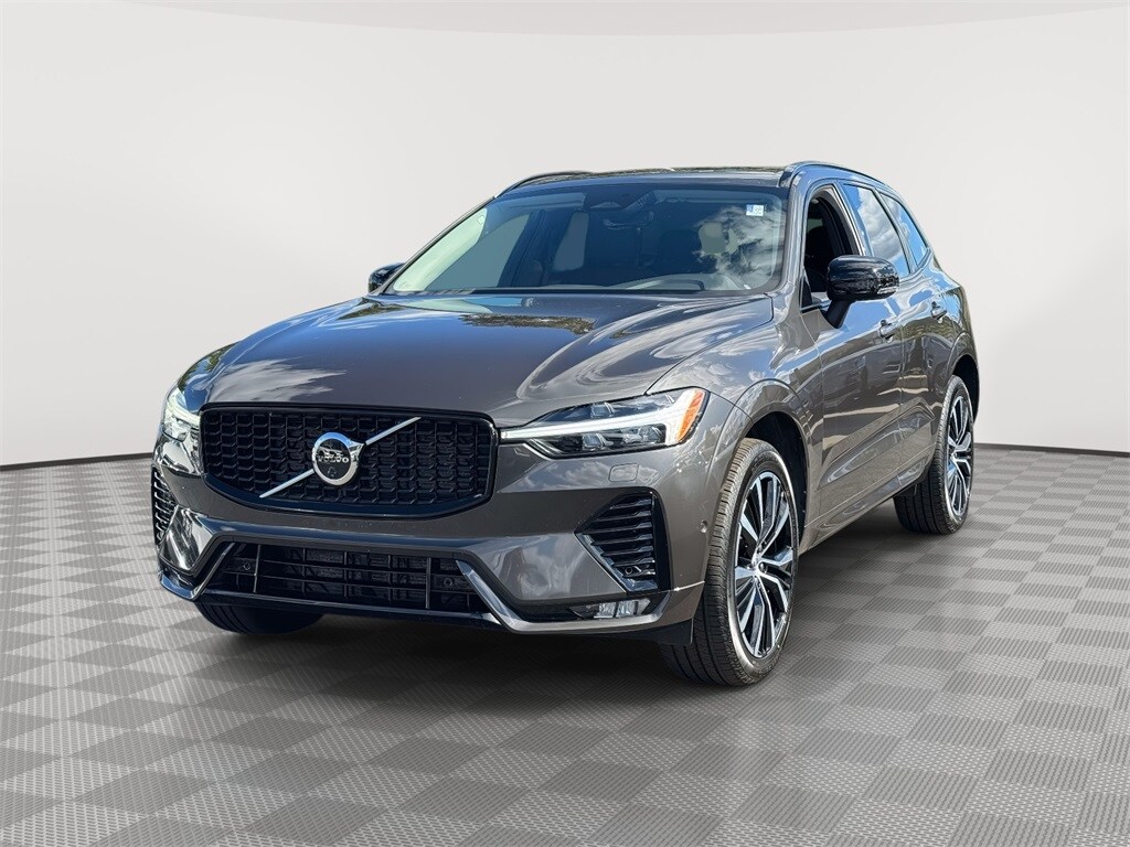 2025 Volvo XC60 B5 Plus photo 2