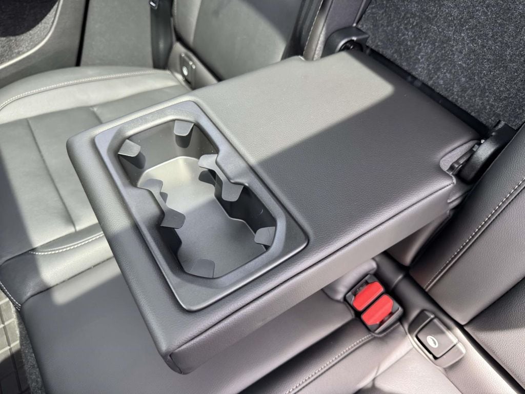2026 Volvo XC40 Plus - Photo 13