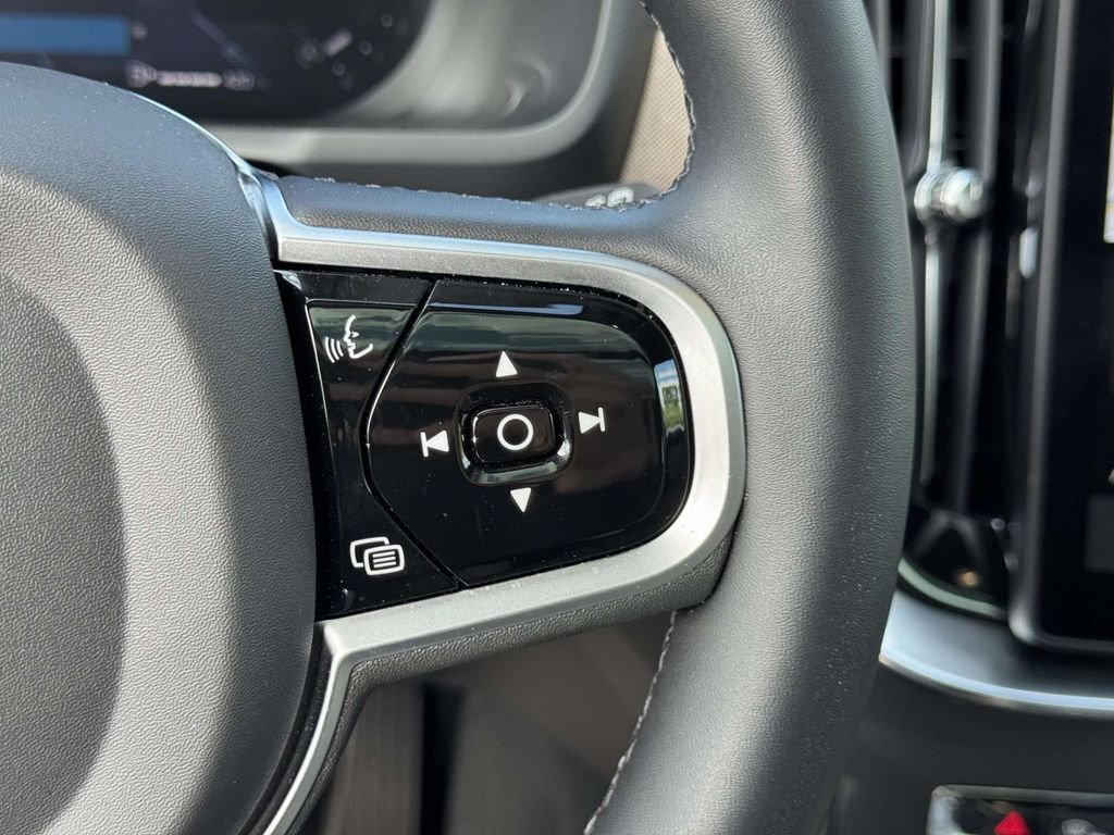 2026 Volvo XC90 Plus - Photo 23