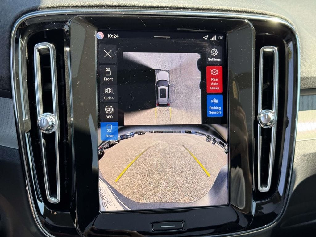 2026 Volvo XC40 Plus - Photo 29