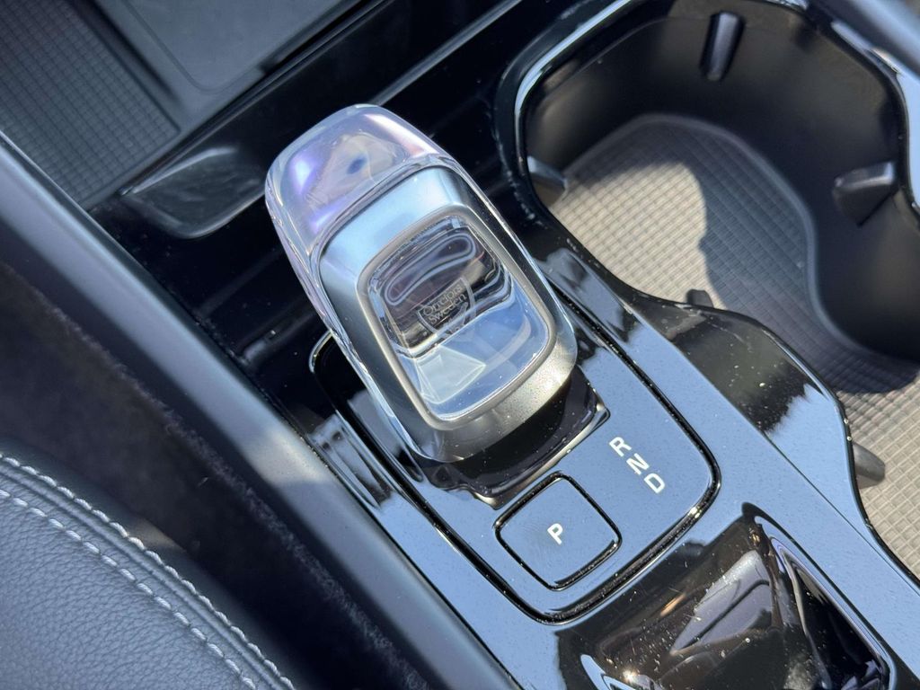 2026 Volvo XC40 Plus - Photo 31