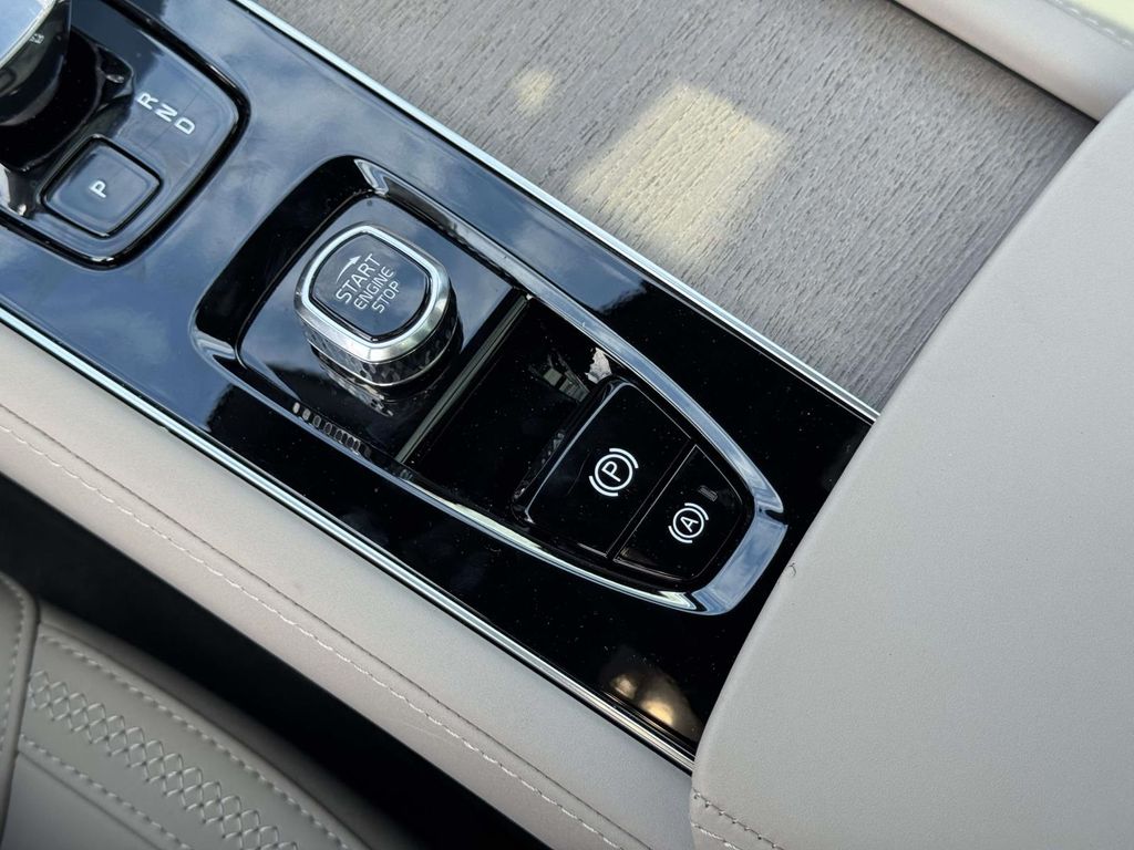 2026 Volvo XC90 Plus - Photo 32