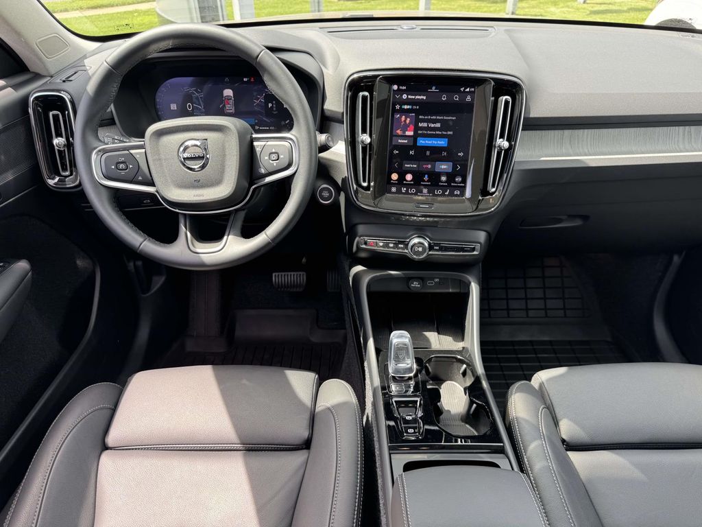 2026 Volvo XC40 Plus - Photo 14