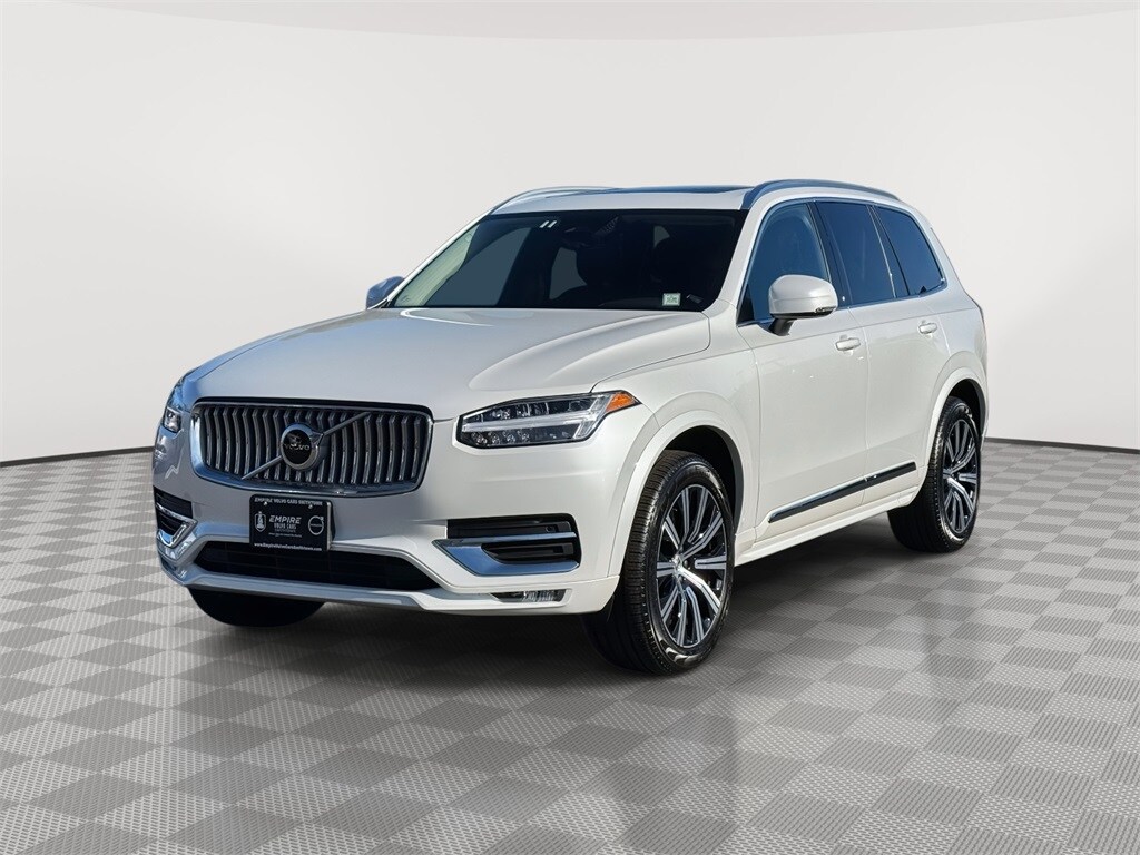 2025 Volvo XC90 B5 Core photo 2