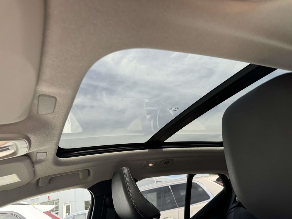 2026 Volvo XC40 Plus - Photo 21