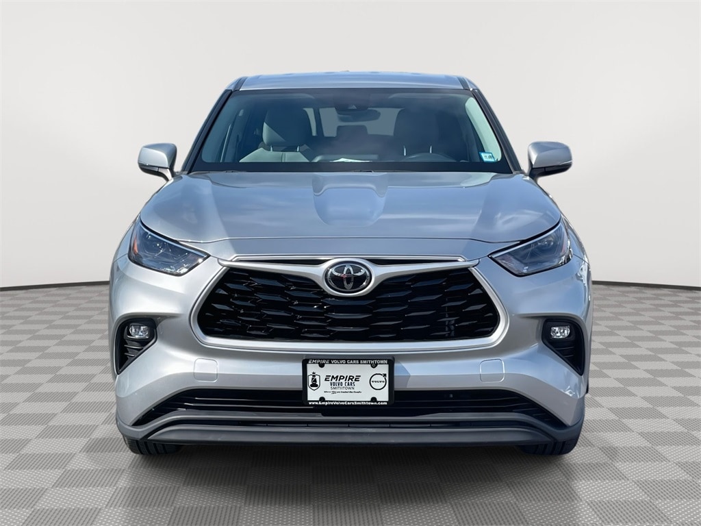 Used 2022 Toyota Highlander LE with VIN 5TDBZRBH0NS171504 for sale in Saint James, NY