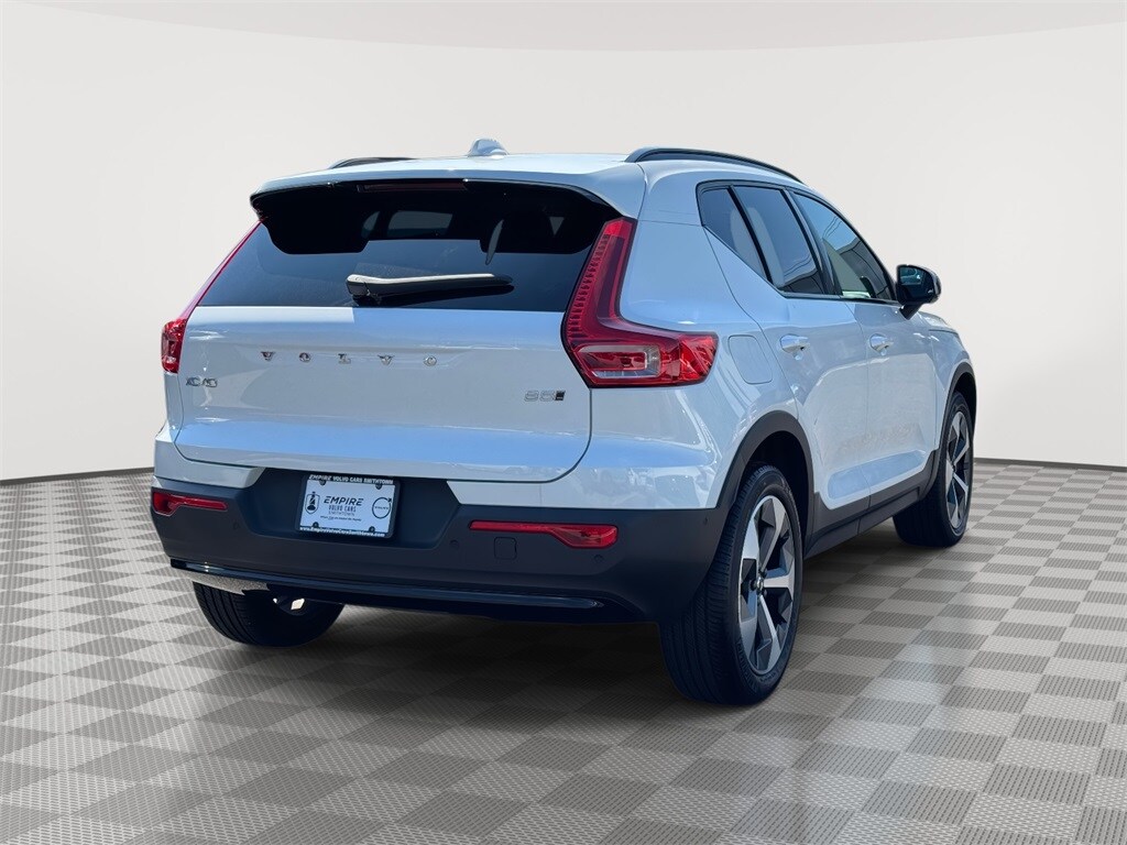 2025 Volvo XC40 Plus photo 4