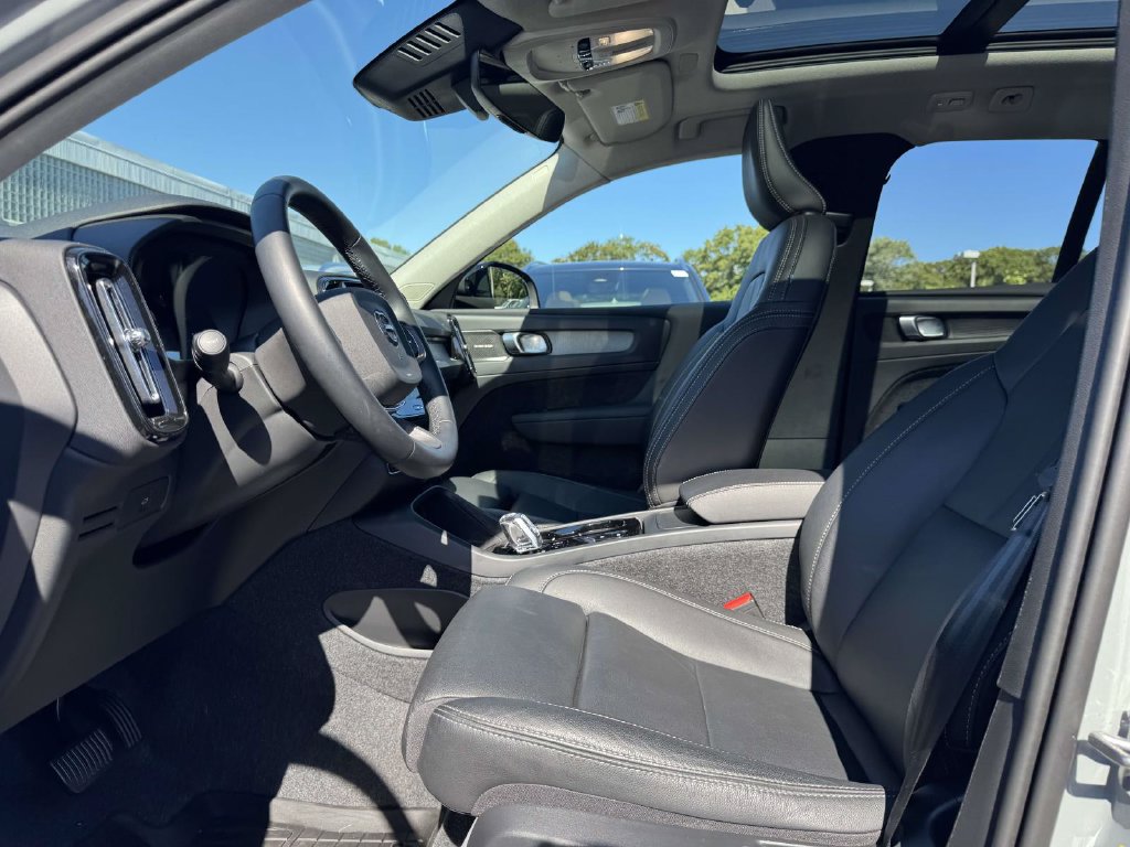 2026 Volvo XC40 Ultra - Photo 13