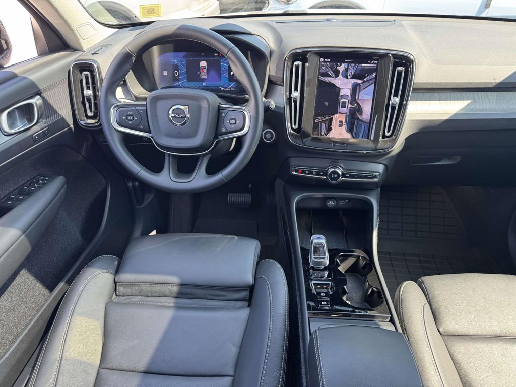 2026 Volvo XC40 Plus - Photo 14