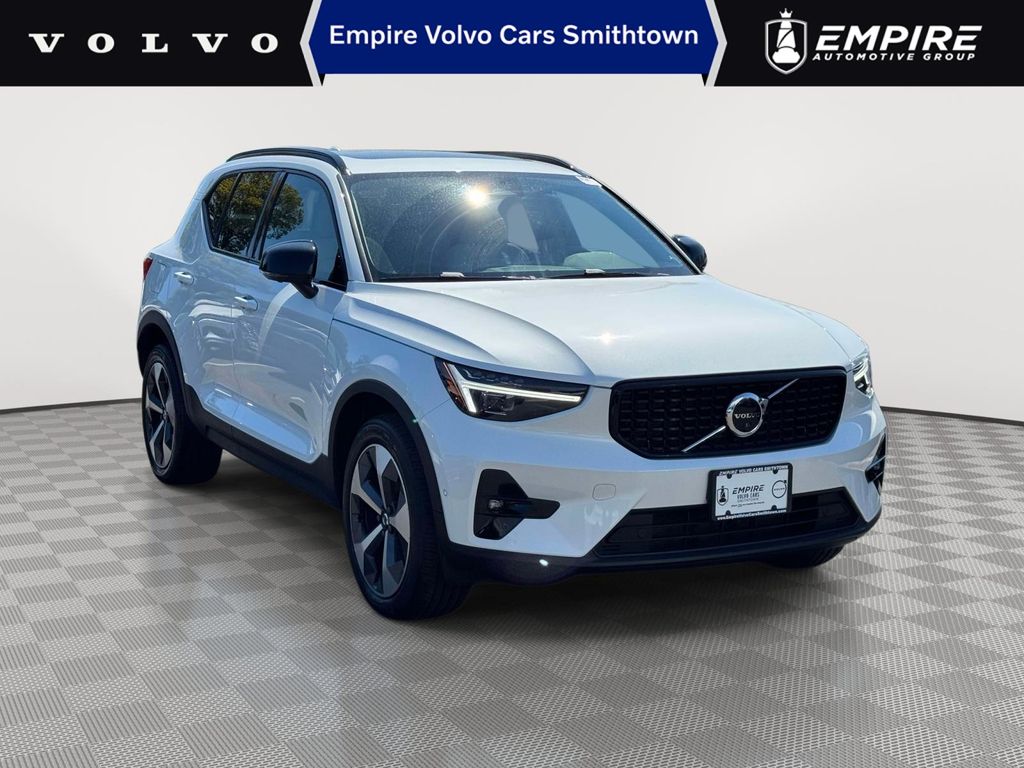 2023 Volvo XC40 B5 Ultimate Dark AWD's photo