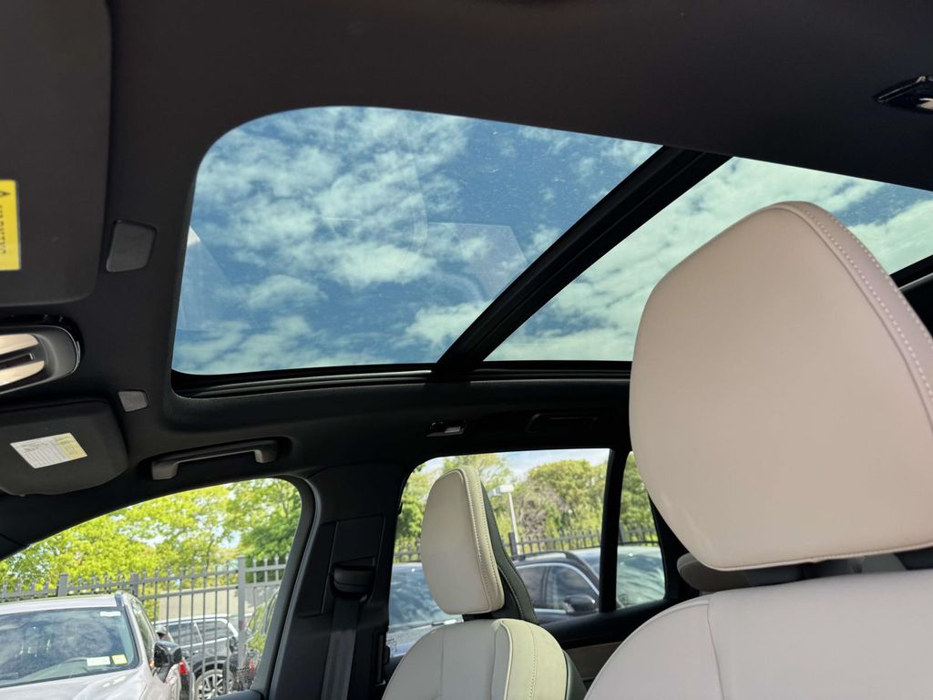 2026 Volvo XC90 Plus - Photo 21