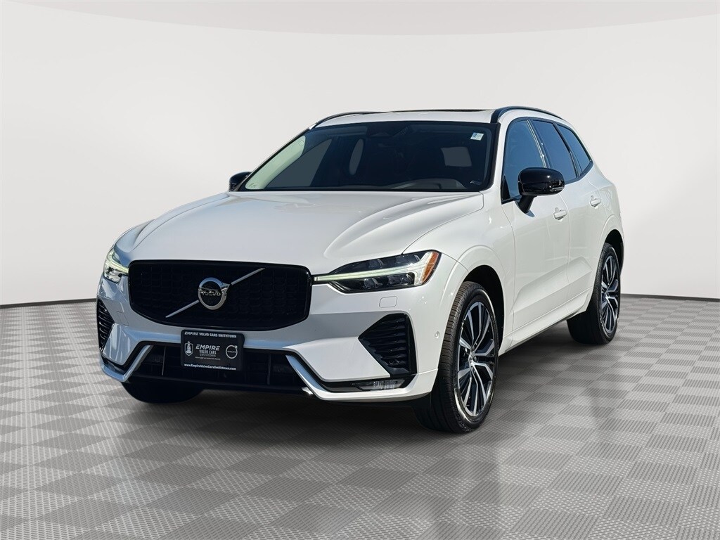 2023 Volvo XC60 B5 Plus photo 2