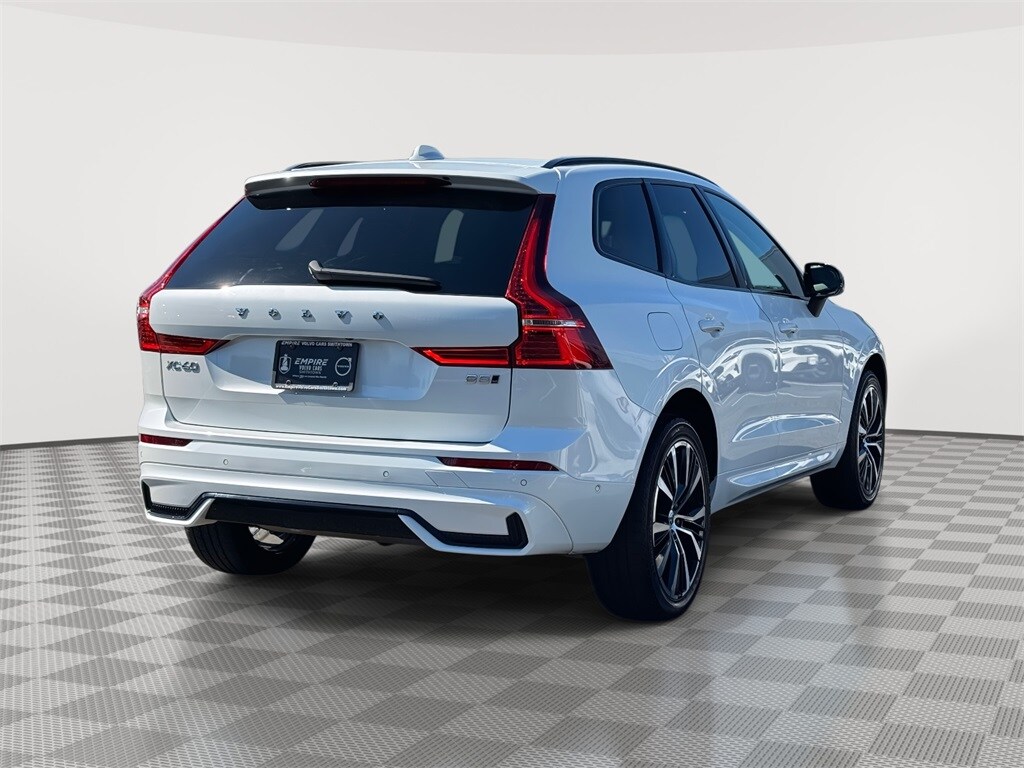 2023 Volvo XC60 B5 Plus photo 3