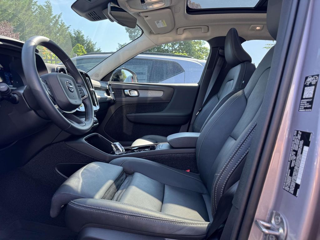2026 Volvo XC40 Plus - Photo 16