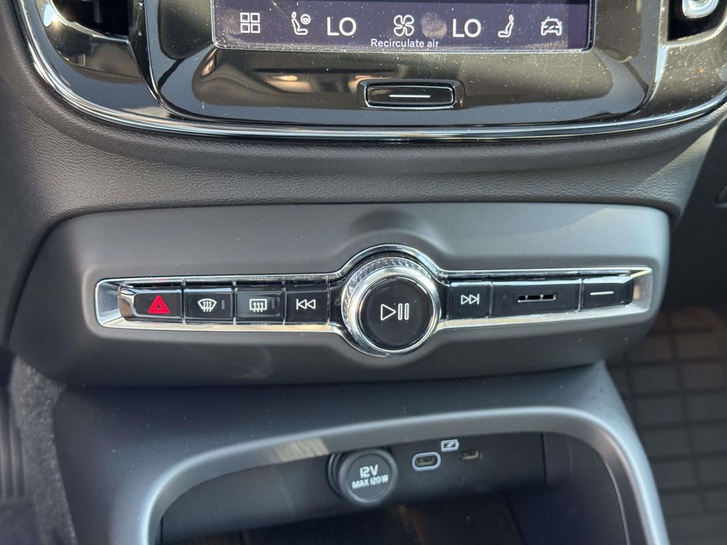 2026 Volvo XC40 Plus - Photo 29