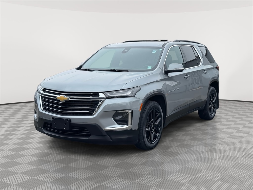 Used 2023 Chevrolet Traverse 3LT with VIN 1GNEVHKW0PJ123011 for sale in Saint James, NY