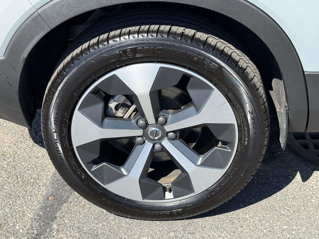 2026 Volvo XC40 Plus - Photo 7