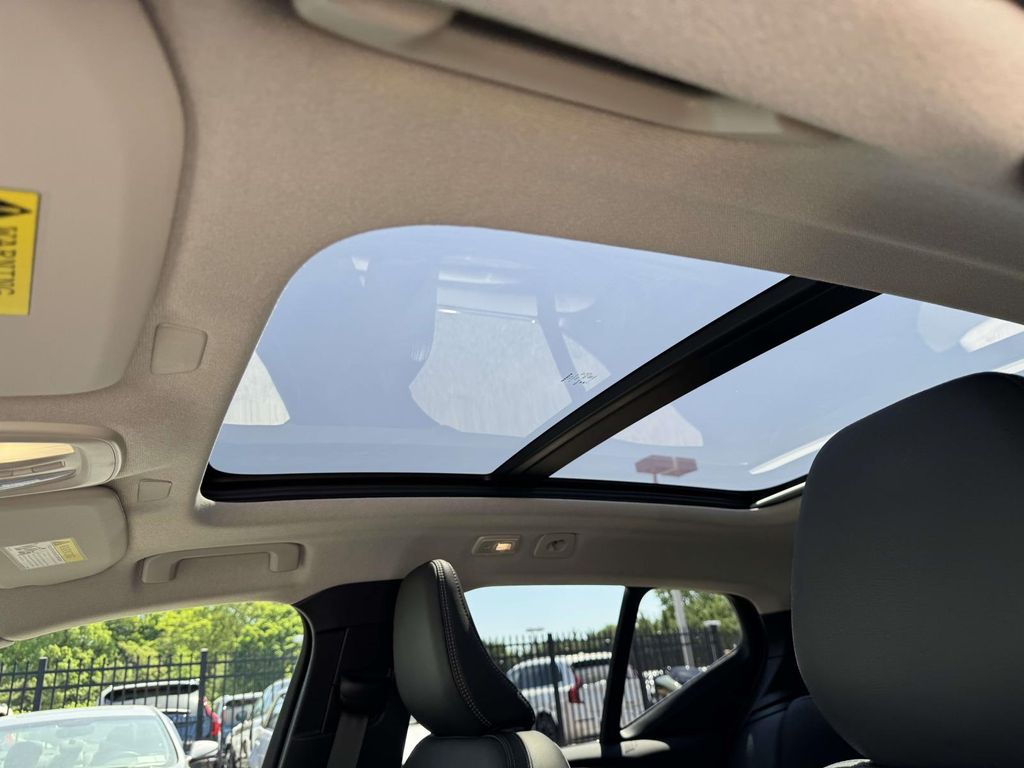 2026 Volvo XC40 Plus - Photo 21