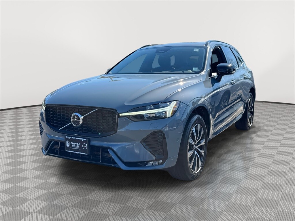 2023 Volvo XC60 B5 Plus photo 2