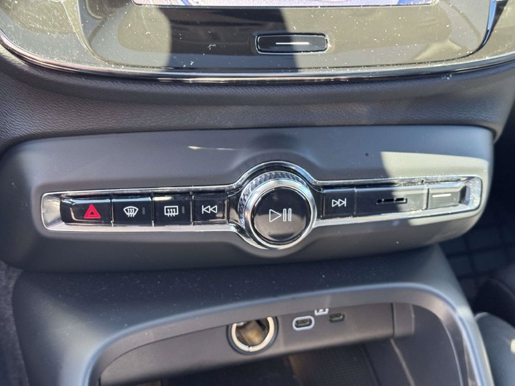 2026 Volvo XC40 Ultra - Photo 26