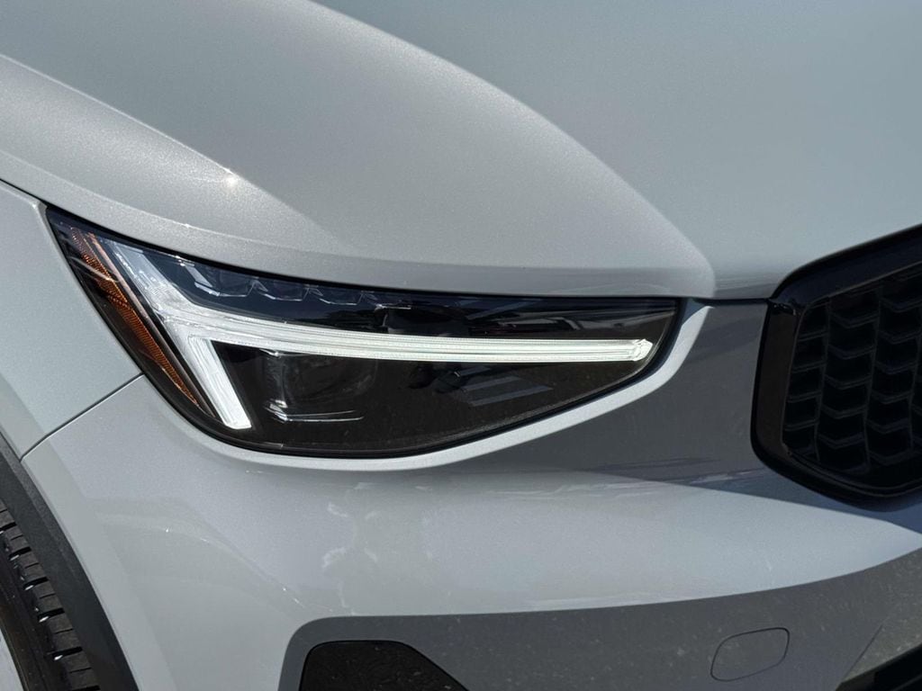 2026 Volvo XC40 Plus - Photo 10