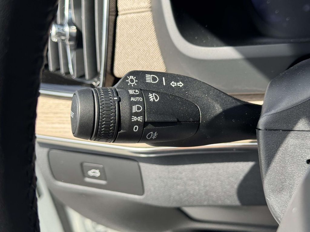 2026 Volvo XC90 Plus - Photo 24
