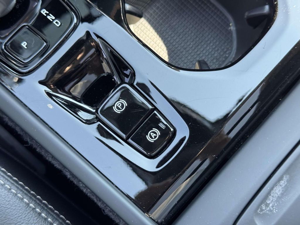 2026 Volvo XC40 Plus - Photo 31