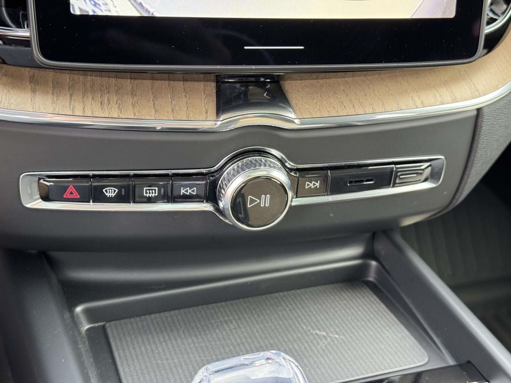 2026 Volvo XC60 Plus - Photo 31