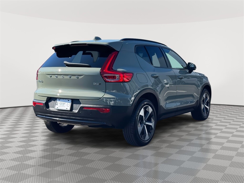 2023 Volvo XC40 AWD Plus photo 4