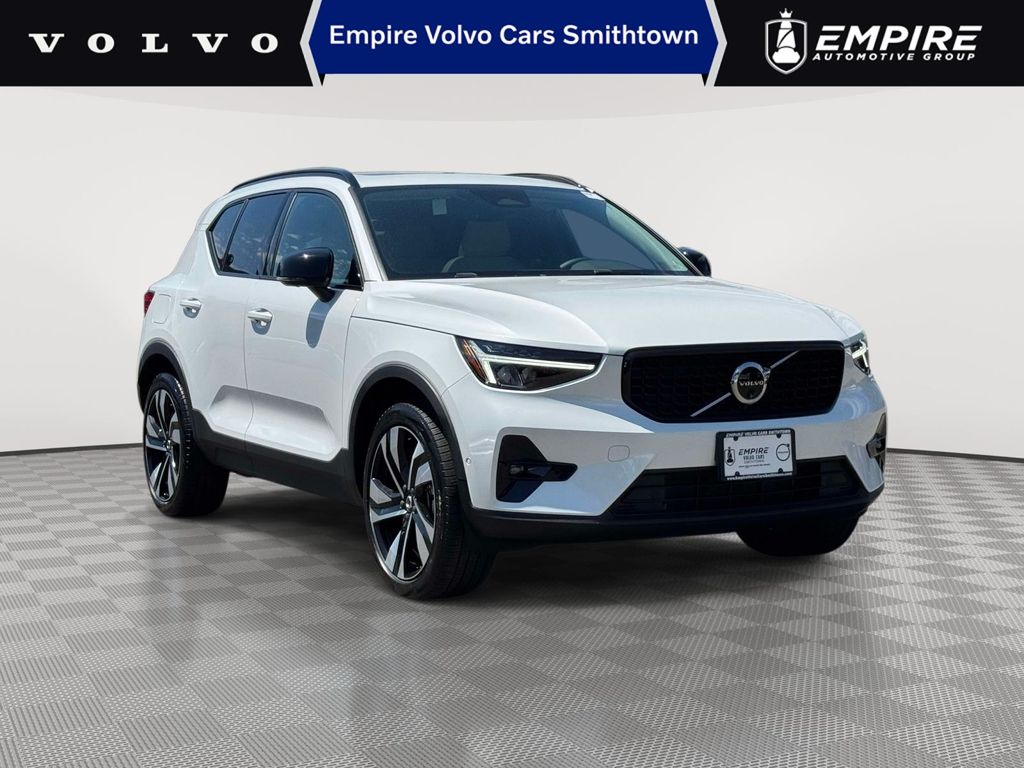 2024 Volvo XC40 SUV 