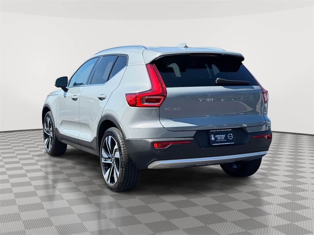 2025 Volvo XC40 Plus photo 4