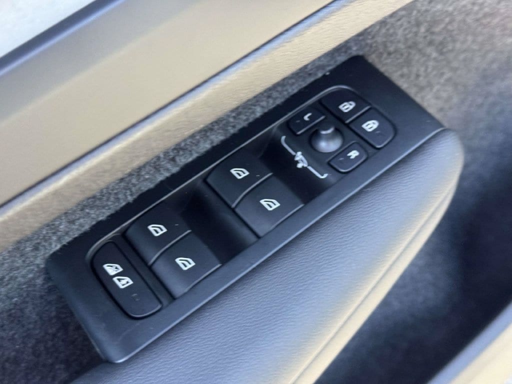 2026 Volvo XC40 Ultra - Photo 15