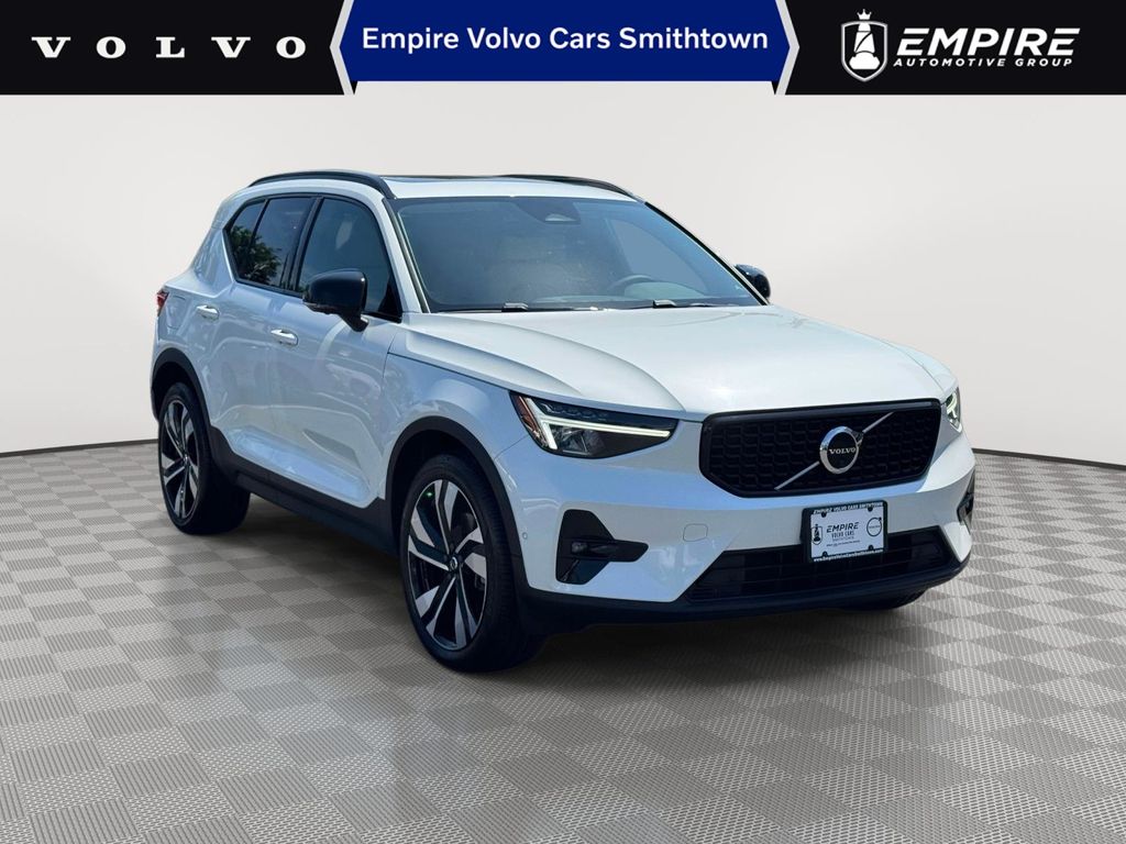 2023 Volvo XC40 SUV 
