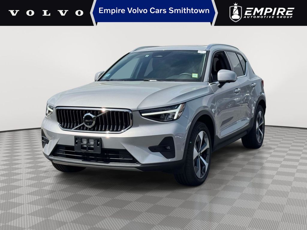 2025 Volvo XC40 B5 Plus Bright AWD's photo