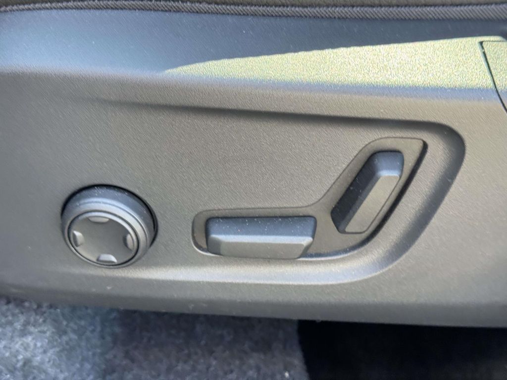2026 Volvo XC40 Plus - Photo 20