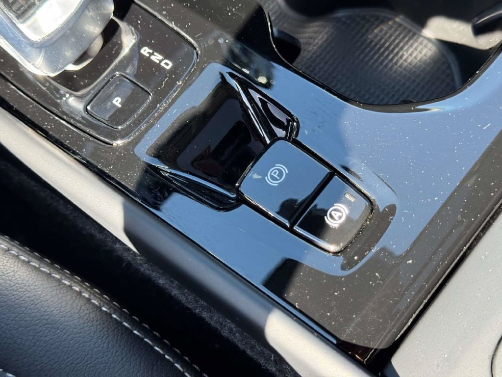 2026 Volvo XC40 Ultra - Photo 28