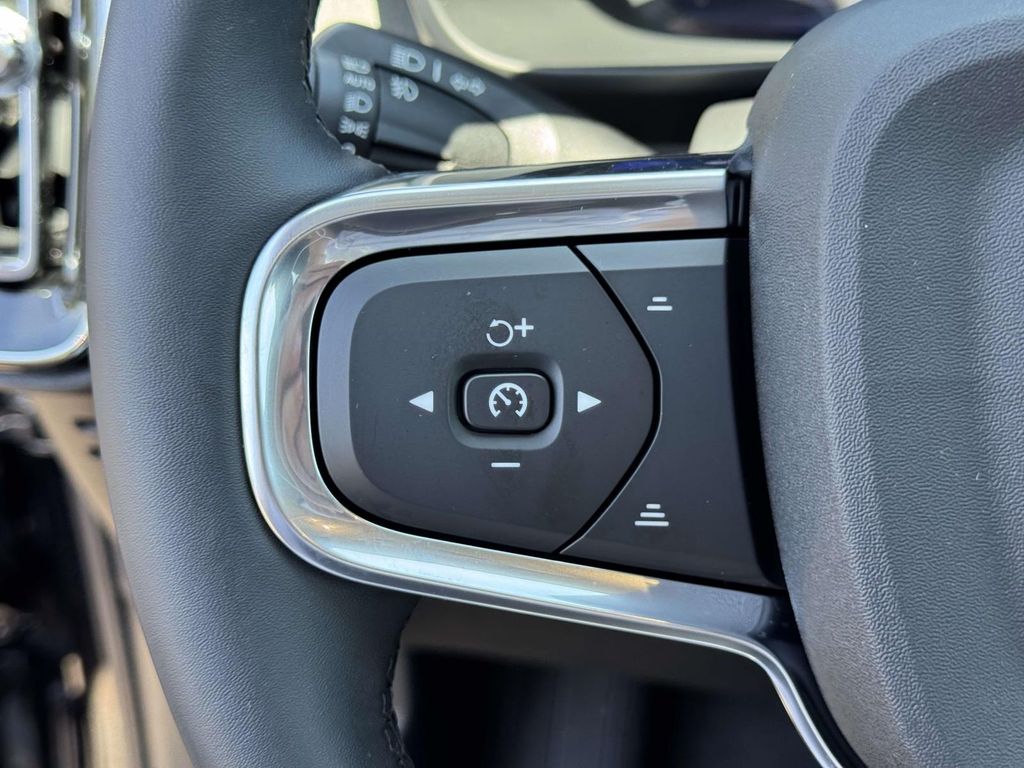 2026 Volvo XC40 Plus - Photo 22