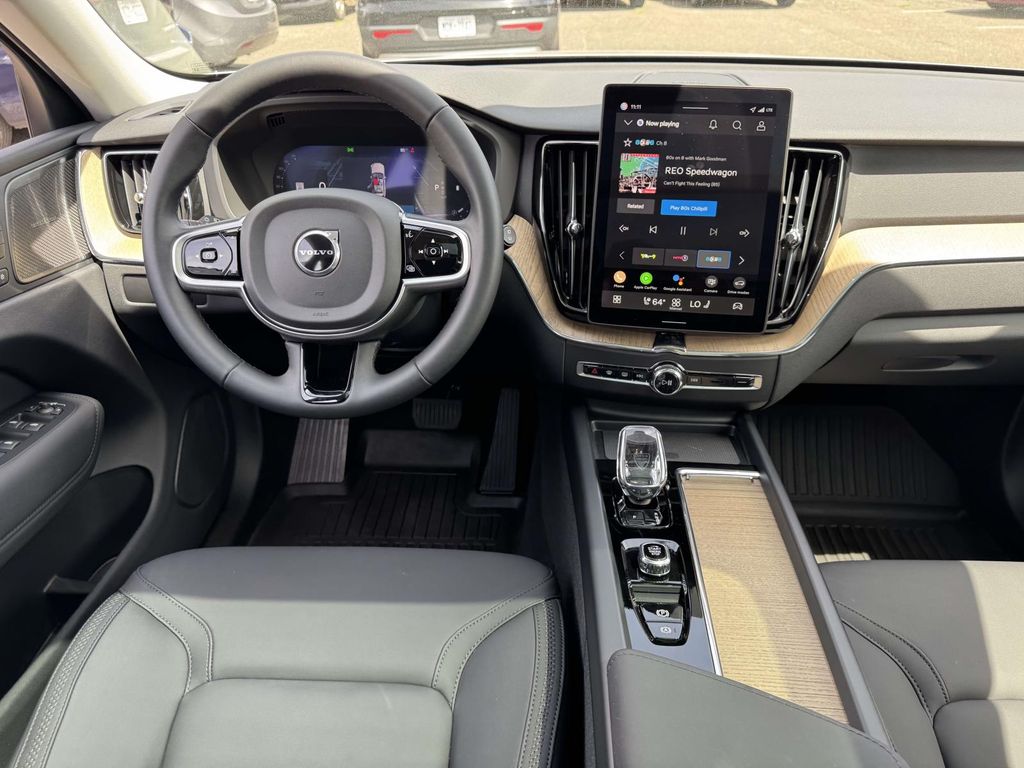 2026 Volvo XC60 Plus - Photo 15