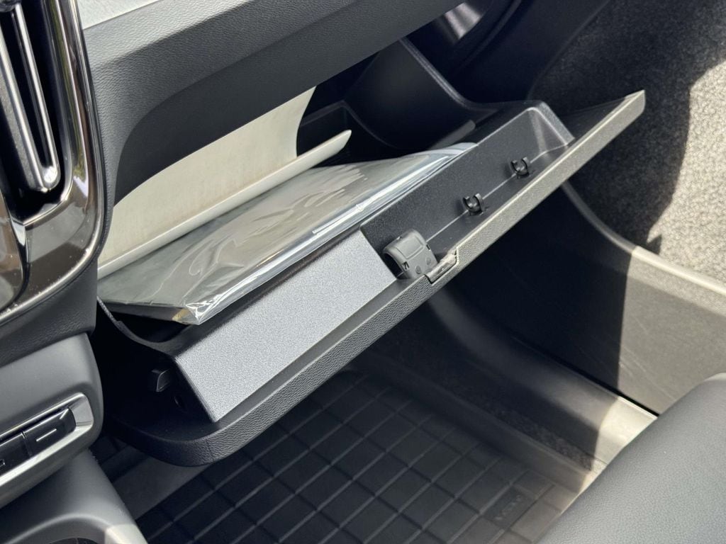2026 Volvo XC40 Plus - Photo 34