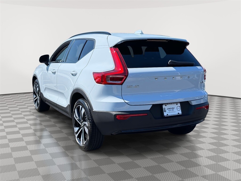 2025 Volvo XC40 Plus photo 3