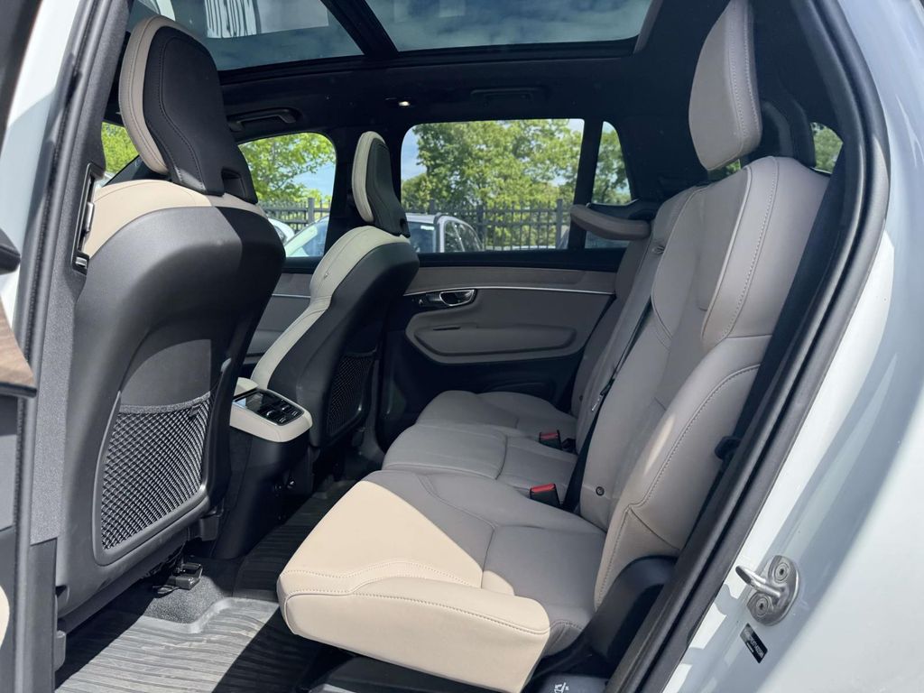 2026 Volvo XC90 Plus - Photo 12