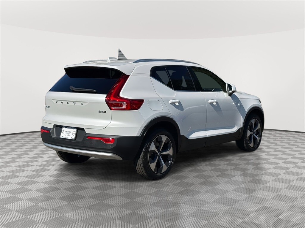 2025 Volvo XC40 Core photo 3