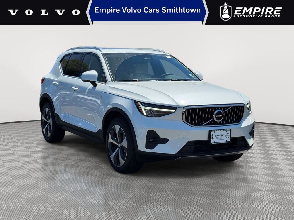 2023 Volvo XC40 SUV 