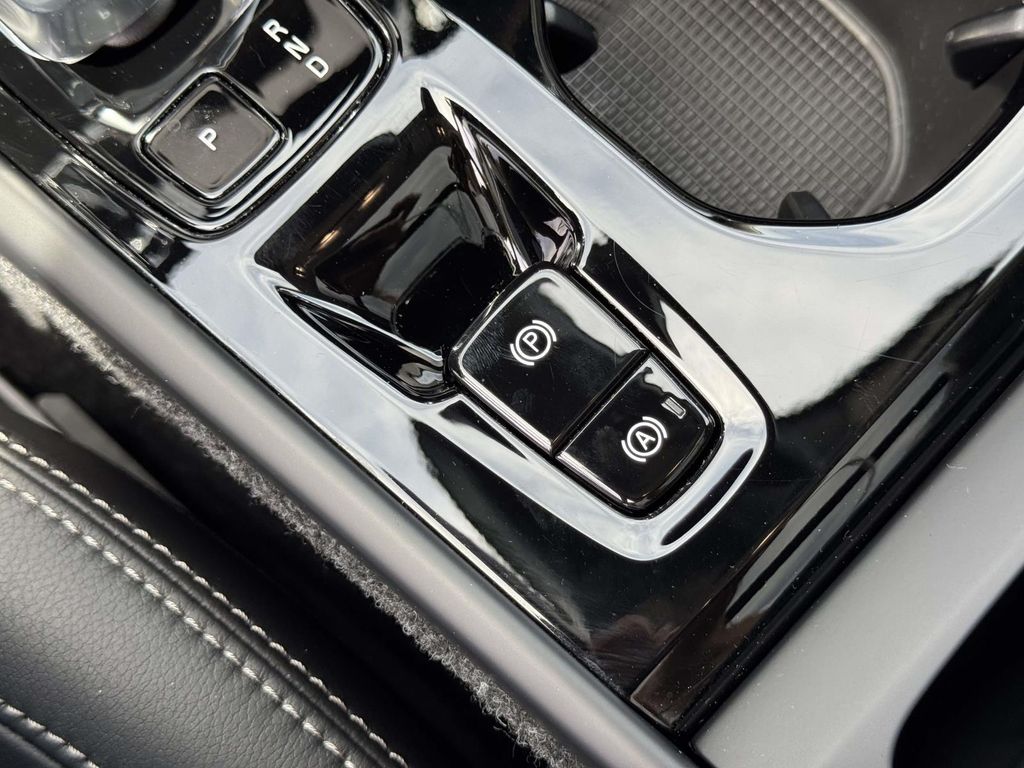 2026 Volvo XC40 Plus - Photo 32