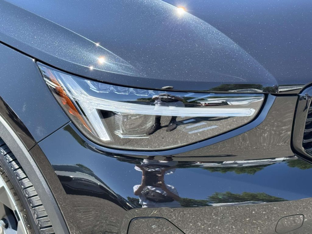 2026 Volvo XC40 Plus - Photo 10