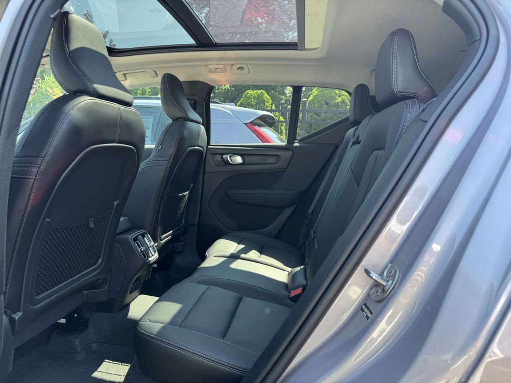 2026 Volvo XC40 Plus - Photo 12