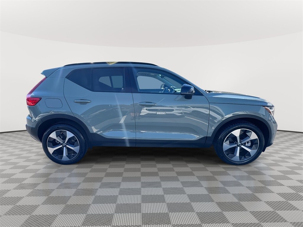 2023 Volvo XC40 AWD Plus photo 3